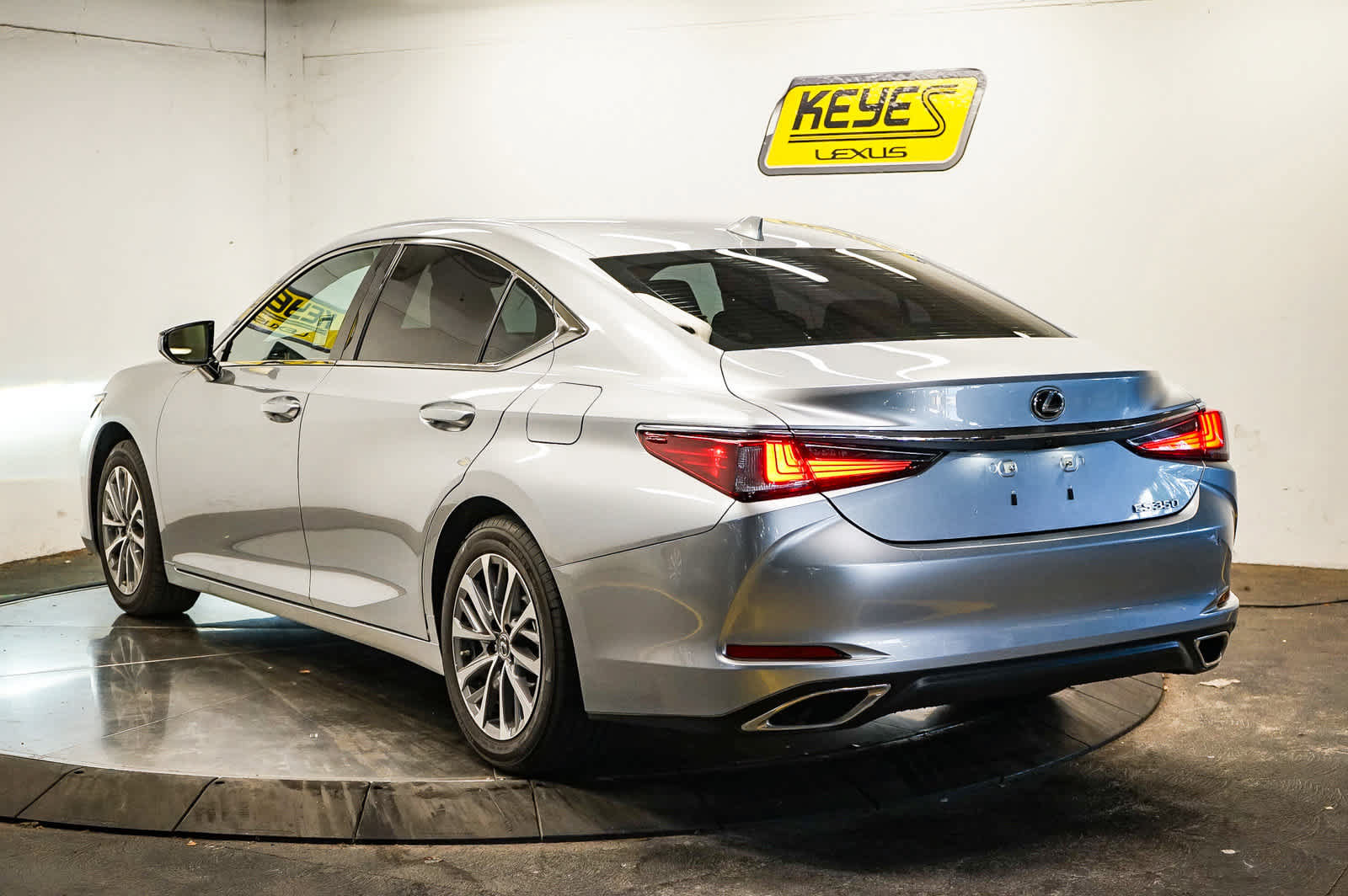 Used 2025 Lexus ES 350 w/ Accessory Package (Z2) FWD image 8