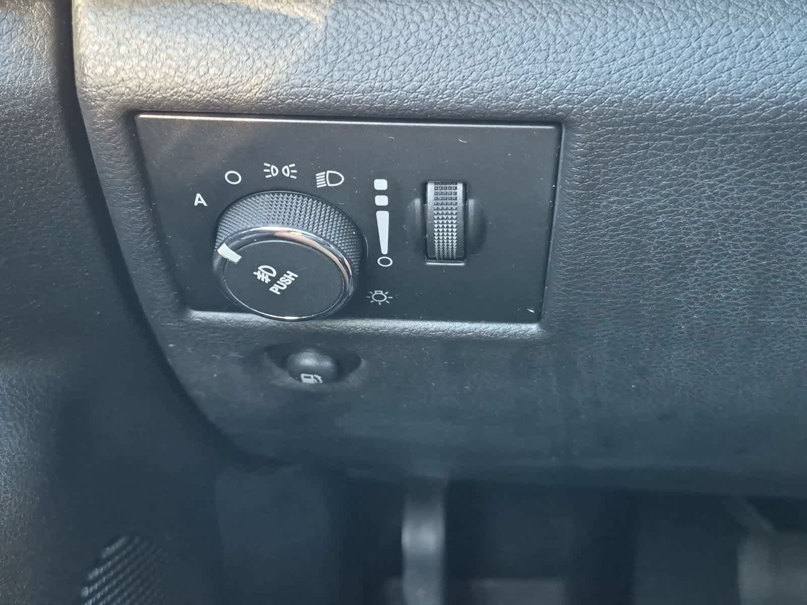Used 2012 Jeep Grand Cherokee Laredo AWD/4WD image 28
