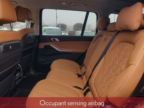 Used 2024 BMW X7 xDrive40i w/ Climate Comfort Package image 40