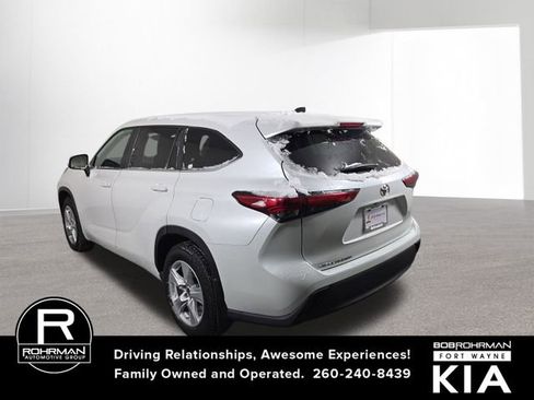 Used 2023 Toyota Highlander L image 9