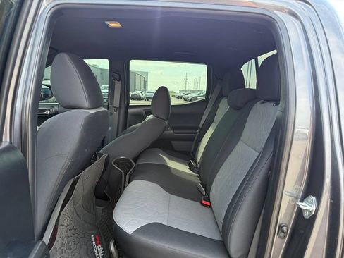 Used 2021 Toyota Tacoma TRD Off-Road AWD/4WD image 9