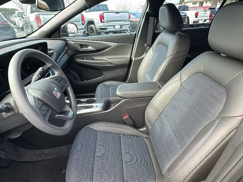 Used 2025 Buick Envista Preferred image 9