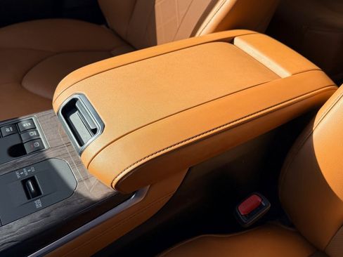 Used 2024 Toyota Highlander Platinum image 21