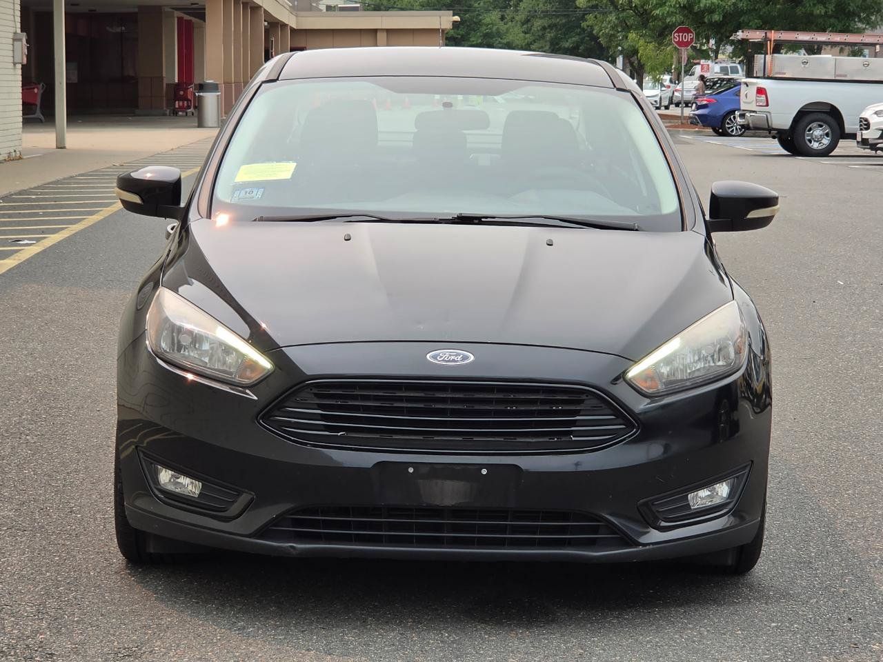 Used 2017 Ford Focus SE FWD image 2