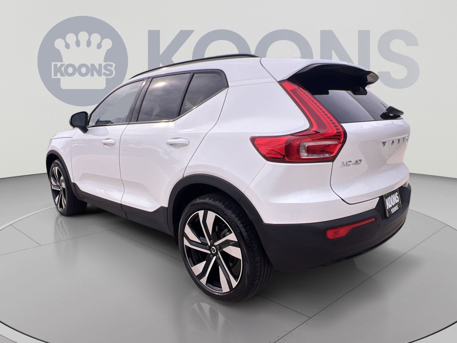 Used 2024 Volvo XC40 B5 Plus w/ Climate Package AWD/4WD image 4