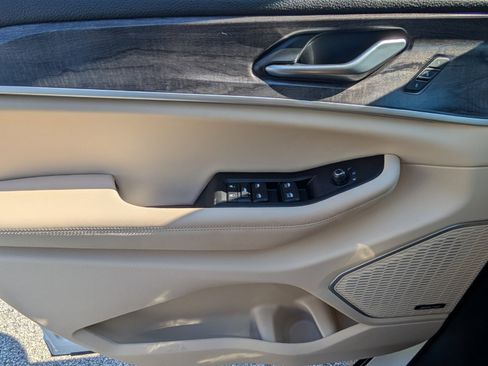 Used 2022 Jeep Grand Cherokee Limited 4xe image 40