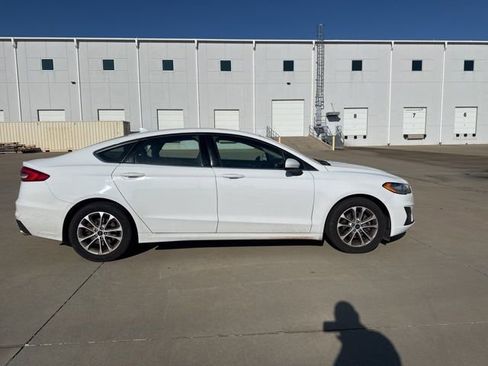 Used 2020 Ford Fusion SE image 4