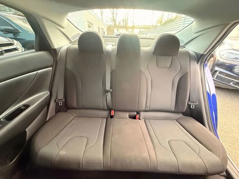 Used 2023 Hyundai Elantra SE image 27