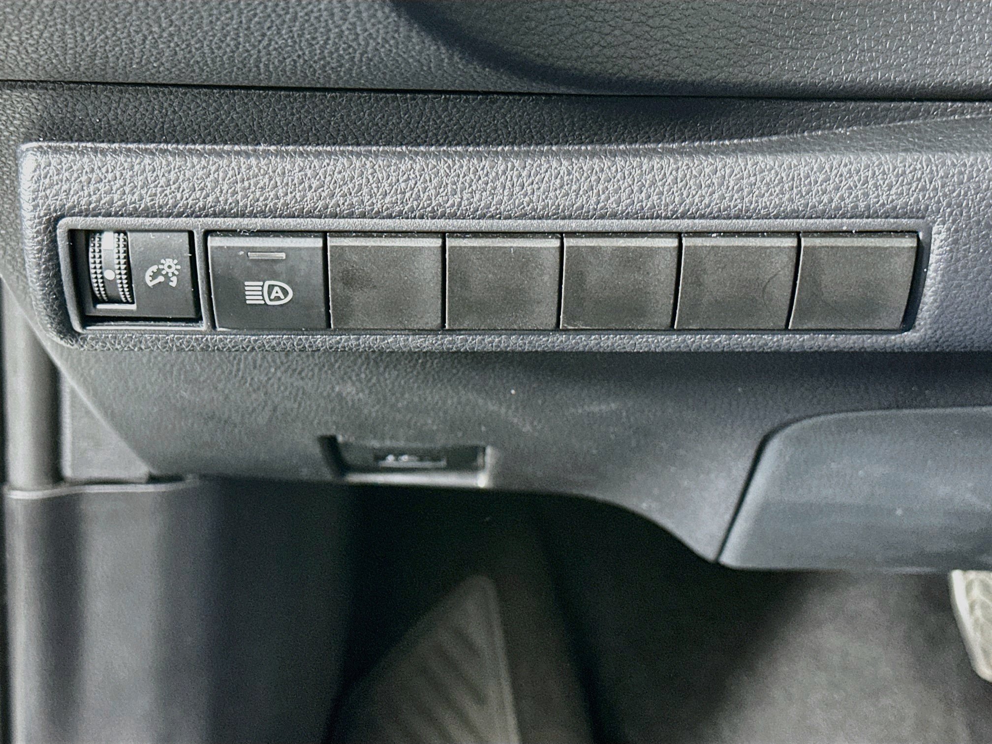 Used 2025 Toyota Corolla LE FWD image 16
