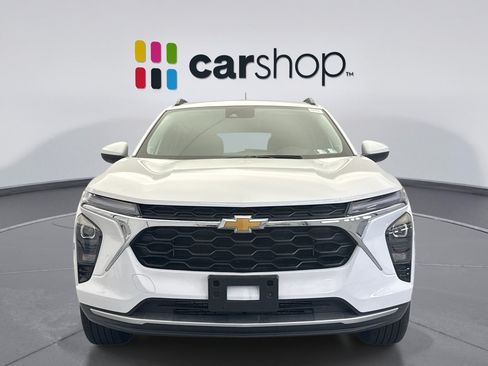 Used 2025 Chevrolet Trax LT w/ LT Convenience Package FWD image 8