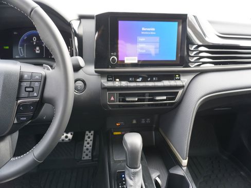 Used 2026 Toyota Camry Hybrid image 15