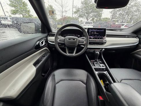 Certified 2025 Jeep Compass Limited AWD/4WD image 19