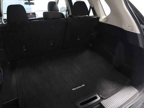 Certified 2025 Nissan Rogue SV image 17