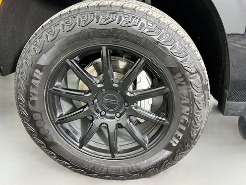 Used 2023 Chevrolet Tahoe Z71 AWD/4WD image 38