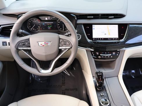 Used 2022 Cadillac XT6 Premium Luxury image 14