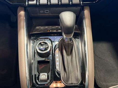 Certified 2024 GMC Canyon Denali image 16