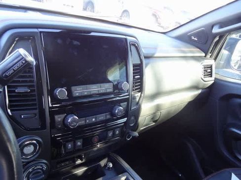 Used 2021 Nissan Titan PRO-4X w/ Pro-4x Convenience Package image 17