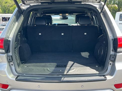 Used 2018 Jeep Grand Cherokee Altitude RWD image 24