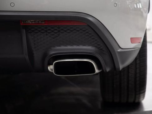 Certified 2025 Porsche Macan image 36