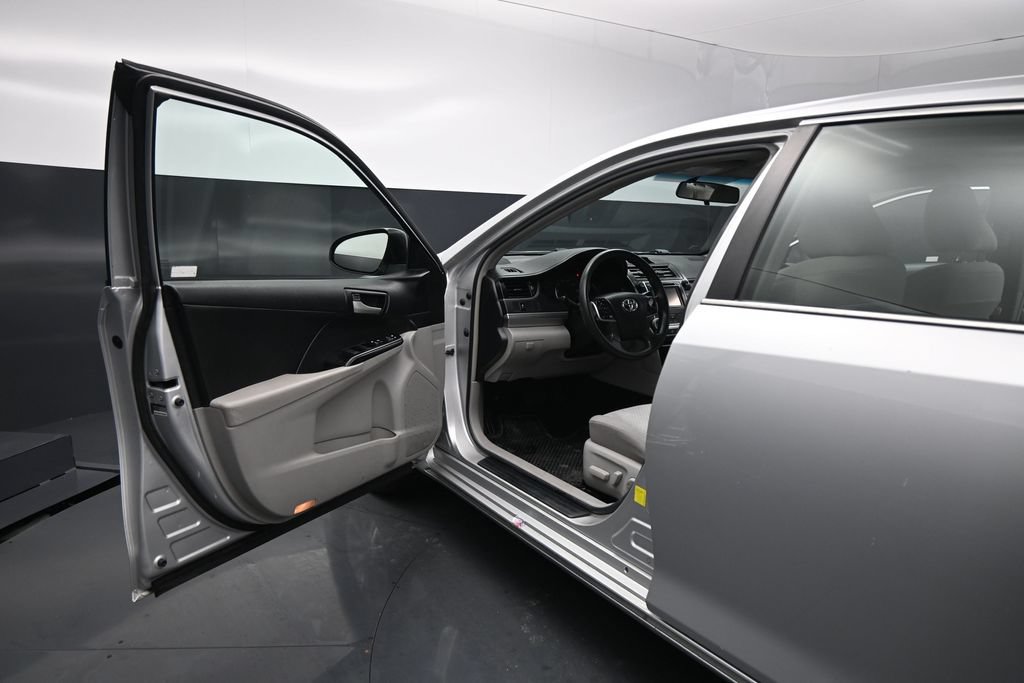 Used 2014 Toyota Camry LE FWD image 8