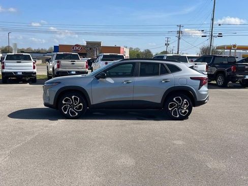 Certified 2026 Chevrolet Trax RS w/ Sunroof Package FWD image 5