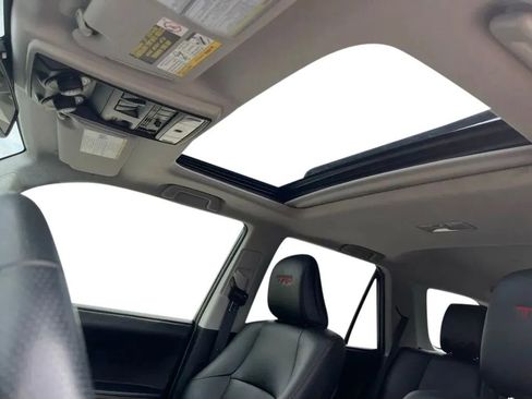 Used 2021 Toyota 4Runner Venture w/ Moonroof Package AWD/4WD image 17