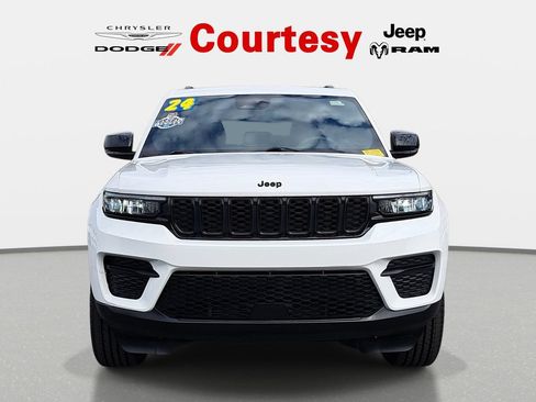 Certified 2024 Jeep Grand Cherokee Altitude AWD/4WD image 9