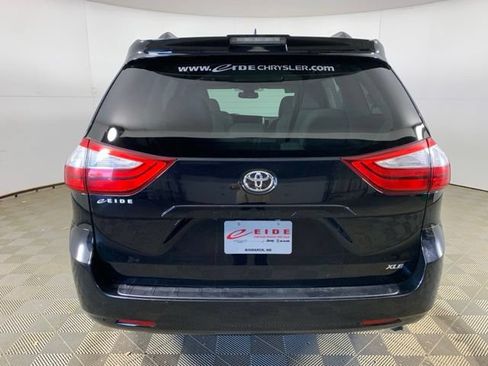Used 2018 Toyota Sienna XLE FWD image 16