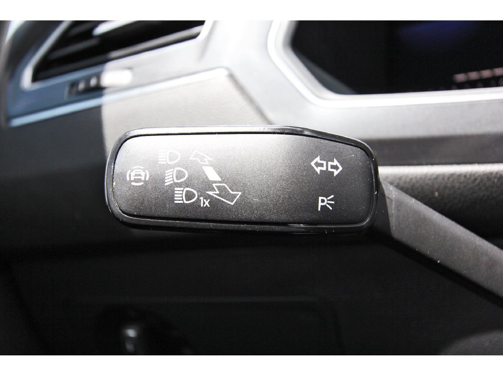 Used 2022 Volkswagen Tiguan SE AWD/4WD image 19