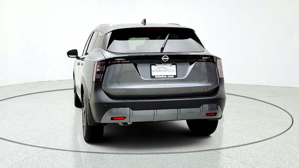 Used 2026 Nissan Kicks SR FWD image 6