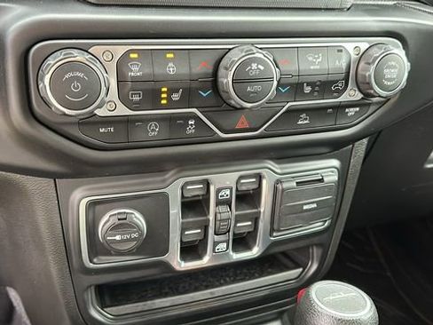 Used 2022 Jeep Gladiator Sport image 17