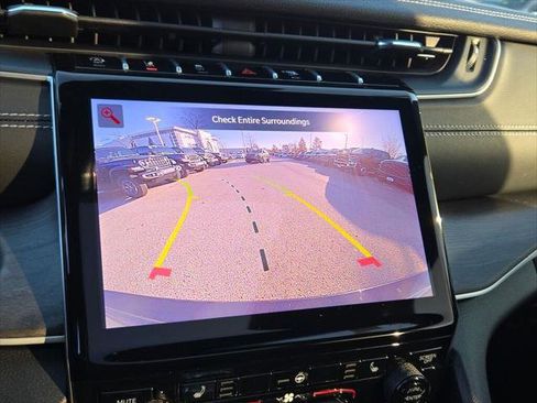 New 2025 Jeep Grand Cherokee Limited w/ Black Appearance Package image 30