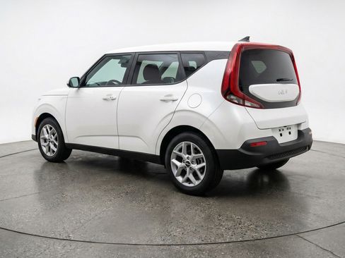Used 2025 Kia Soul LX w/ LX Technology Package FWD image 6