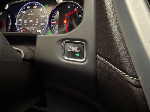 Used 2022 GMC Acadia SLT w/ Technology Package AWD/4WD image 32