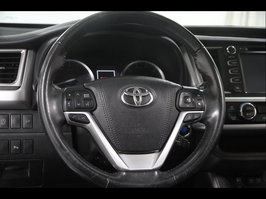 Used 2017 Toyota Highlander Limited AWD/4WD image 7