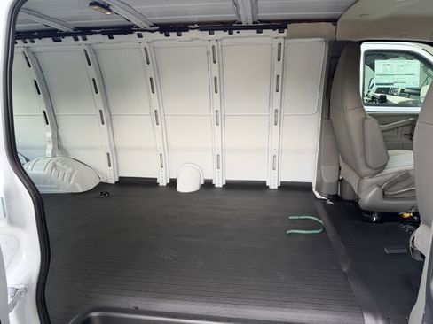 New 2026 Chevrolet Express 3500 Extended RWD image 25