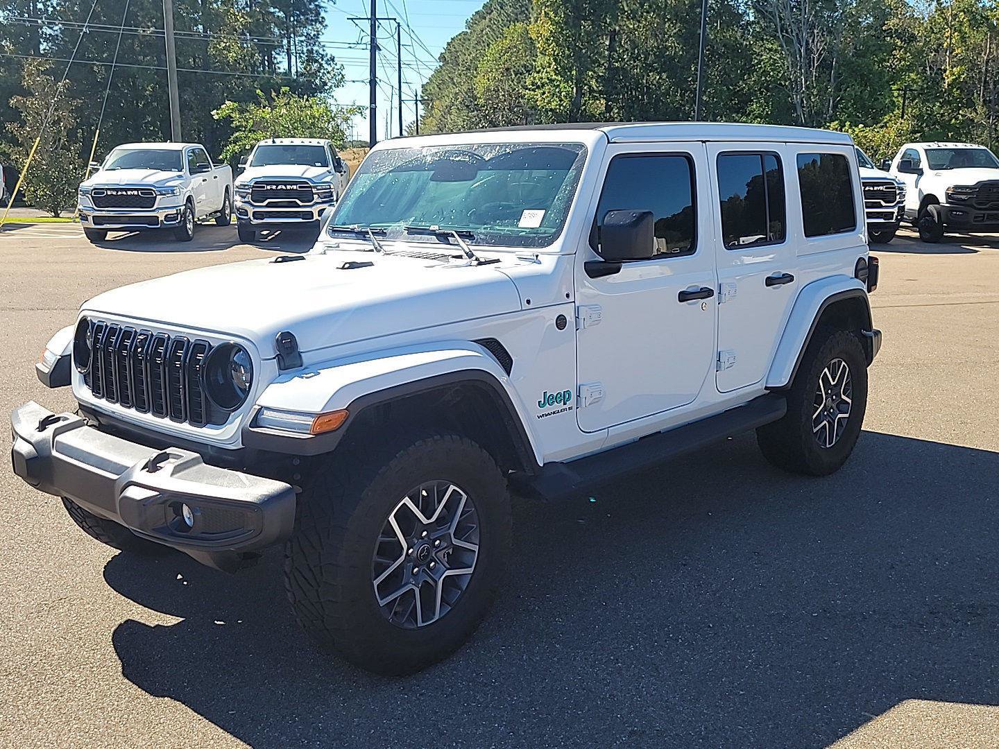 Used 2026 Jeep Wrangler Unlimited Sahara AWD/4WD image 1