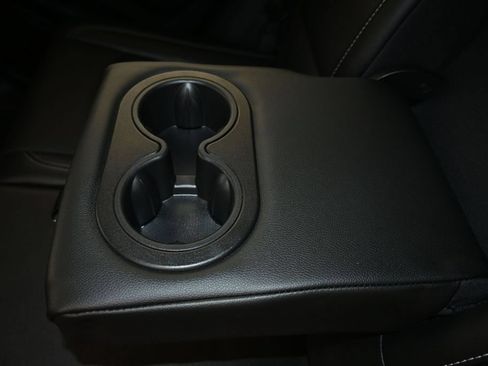 Used 2024 GMC Terrain SLT w/ Tech Package FWD image 17