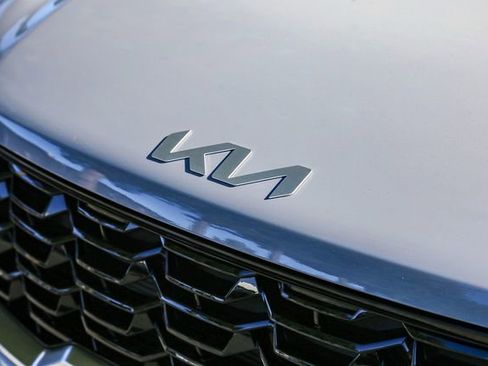 New 2025 Kia Sorento S image 6