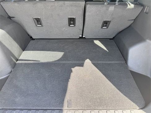Used 2022 Chevrolet Equinox LT image 24