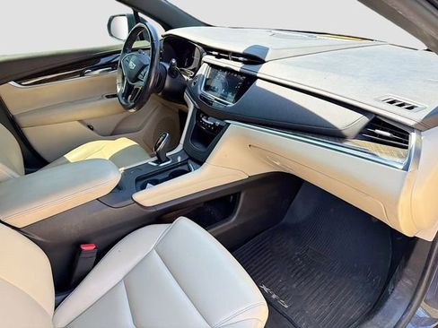 Used 2018 Cadillac XT5 FWD image 11