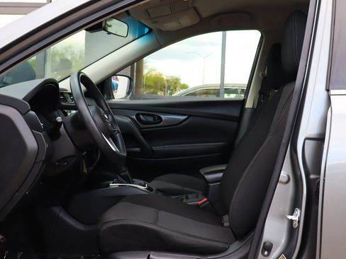 Used 2020 Nissan Rogue S FWD image 37
