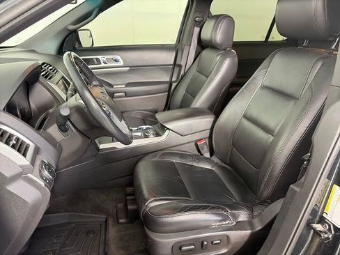 Used 2015 Ford Explorer XLT w/ Equipment Group 202A image 11