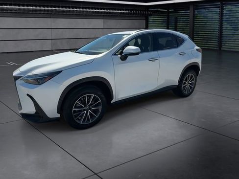 Used 2024 Lexus NX 250 FWD image 3