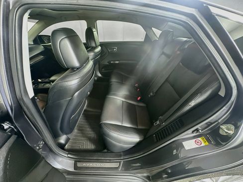 Used 2014 Toyota Avalon Limited w/ Technology Package FWD image 28