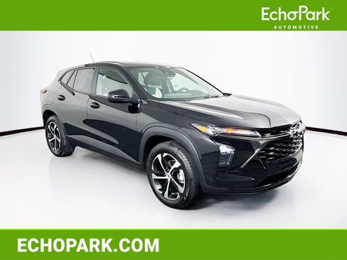 Used 2025 Chevrolet Trax RS w/ Sunroof Package image 1