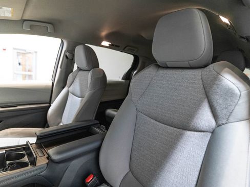 Used 2024 Toyota Sienna LE image 6