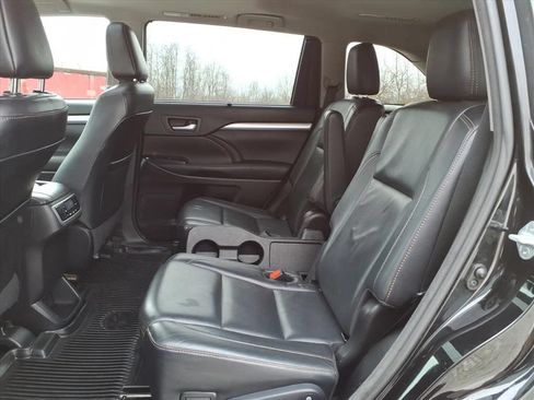 Used 2017 Toyota Highlander XLE AWD/4WD image 30