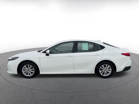Used 2025 Toyota Camry LE image 9
