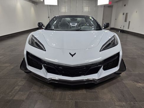 Used 2023 Chevrolet Corvette Z06 w/ Z07 Performance Package RWD image 2